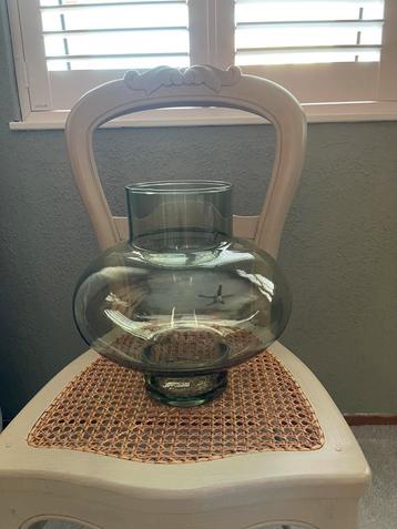 Te koop verschillende soorten bloemenvazen allemaal van glas beschikbaar voor biedingen