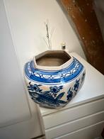 Chinese Blauw-witte vaas met vismotief, Gebruikt, Blauw, Aardewerk of Porselein, Ophalen of Verzenden
