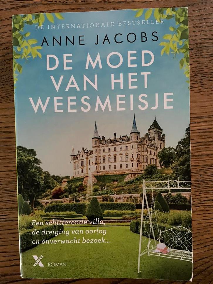 Anne Jacobs - De moed van het weesmeisje, Boeken, Literatuur, Zo goed als nieuw, Ophalen of Verzenden