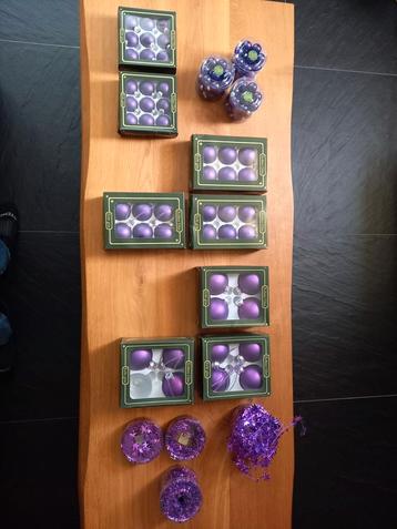 Paarse kerst accessoires, geheel nieuwe glazen ballen enz.  beschikbaar voor biedingen