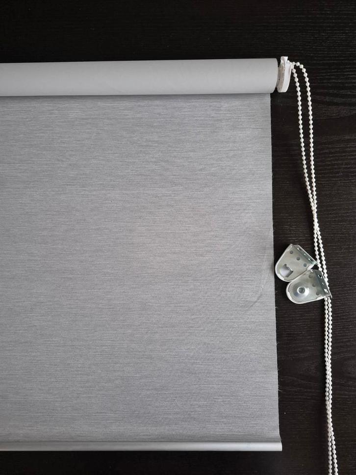 Jysk rolgordijn verduisterend lichtgrijs, Huis en Inrichting, Stoffering | Gordijnen en Lamellen, Zo goed als nieuw, 150 tot 200 cm