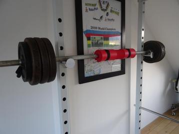 Barbell inclusief gewichten totaal 110 kilo  beschikbaar voor biedingen