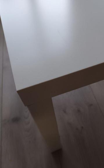 Mooi tafeltje vierkant wit beschikbaar voor biedingen