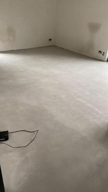 Professioneel vloer laten egaliseren incl. materiaal beschikbaar voor biedingen