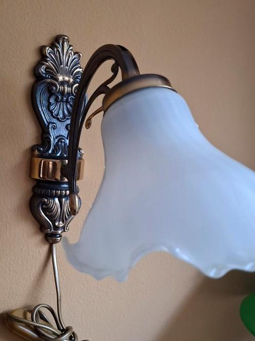 Antiek Wandlampje met glazen bloem kap, Antiek en Kunst, Antiek | Lampen, Ophalen of Verzenden