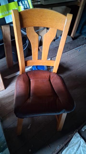 6 eiken stoelen  beschikbaar voor biedingen