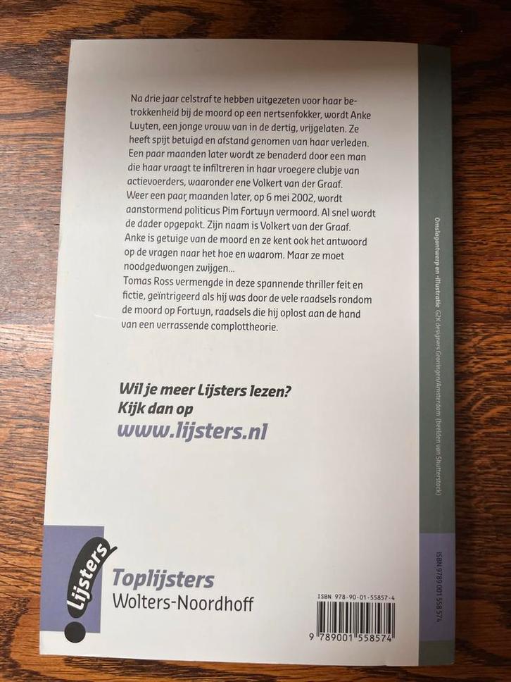 De Zesde Mei - Tomas Ross, Boeken, Thrillers, Zo goed als nieuw, Nederland, Ophalen of Verzenden