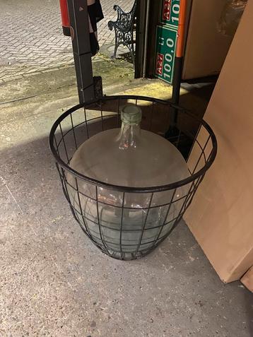 Glazen Fles in Stalen Mand - Decoratief beschikbaar voor biedingen