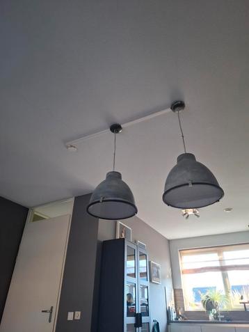 2 hanglampen industrieel  beschikbaar voor biedingen