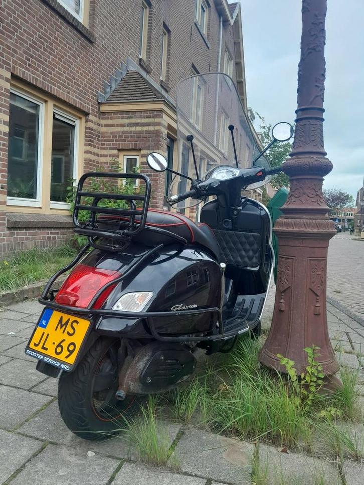 Vespa 250 GTS full options, Fietsen en Brommers, Scooters | Vespa, Gebruikt, Ophalen of Verzenden