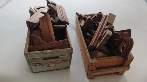 Partij 2 kisten antieke schaven met beitels Frankrijk, Antiek en Kunst, Antiek | Gereedschap en Instrumenten, Ophalen