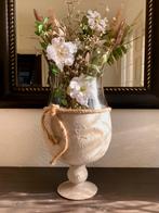Glazen vaas op een betonlook voet met mooi zijde bloemen, Ophalen, Overige kleuren, 50 tot 75 cm, Glas