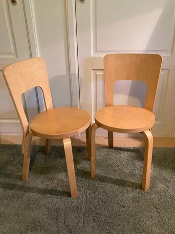2x Artek 66 stoel beschikbaar voor biedingen