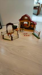 Playmobil paardenstal met huifkar en springparcours, Ophalen of Verzenden, Zo goed als nieuw