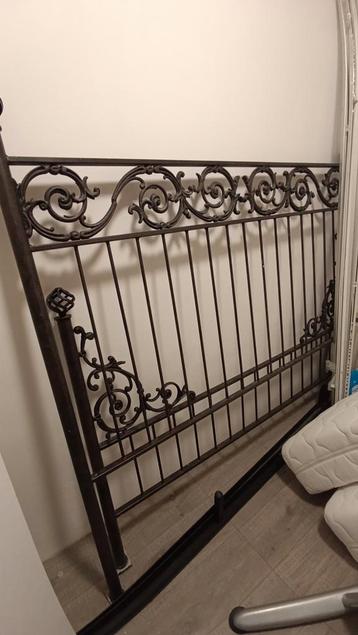 Tweepersoonsbed 140x200 cm – ijzeren frame beschikbaar voor biedingen