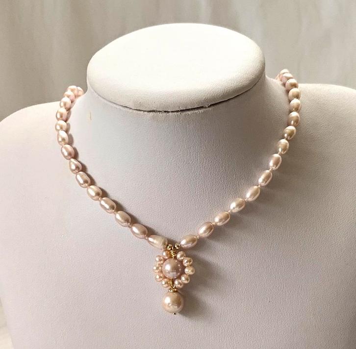 Parelketting lavendelroze met 14k gouden slot, Sieraden, Tassen en Uiterlijk, Kettingen, Zo goed als nieuw, Goud, Roze, Met hanger
