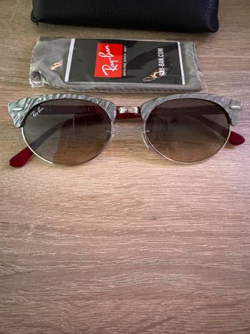 RayBan Clubmaster Oval RB3946, Grey/Red. beschikbaar voor biedingen