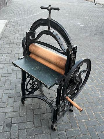 Vintage brocante mangel voor kleding. beschikbaar voor biedingen