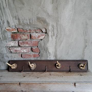 Oude brocante houten kapstok met hoorns + haakjes *Etage3* beschikbaar voor biedingen