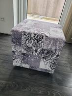 Poef/voetenbankje, Ophalen, Zo goed als nieuw, Vierkant, Minder dan 50 cm