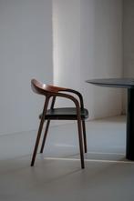 Japandi design stoel - walnoothout - op voorraad!, Huis en Inrichting, Stoelen, Ophalen of Verzenden, Zo goed als nieuw, Wit, Eén
