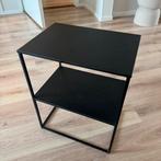 Zwart metalen bijzettafel industrieel / nachtkastje, Huis en Inrichting, Minder dan 55 cm, Metaal of Aluminium, Zo goed als nieuw