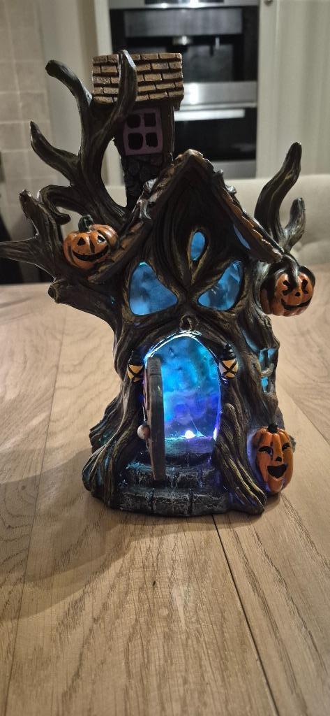 Halloween spooky tree, Hobby en Vrije tijd, Feestartikelen, Zo goed als nieuw, Feestartikel, Halloween of Griezel, Ophalen of Verzenden