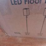LED vloerlamp met zonnepaneel - Nieuw in doos, Ophalen of Verzenden, Nieuw