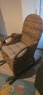 Mooie rieten / rotan schommelstoel met kussen, Ophalen, Zo goed als nieuw, Stoel(en)