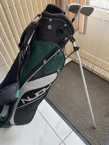 NJOY Golf Tas met Stand beschikbaar voor biedingen