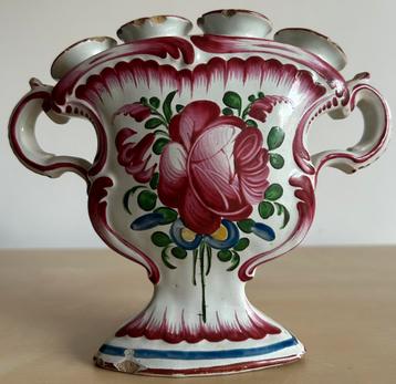 Antieke Franse aardewerk tulpenvaas vaas beschikbaar voor biedingen