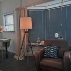 Staande lamp op driepoot, Huis en Inrichting, Lampen | Vloerlampen, Ophalen of Verzenden, 150 tot 200 cm