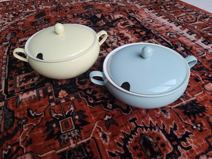 2 pastel dekschalen blauwe dekschaal en gele soepterrine, Antiek en Kunst, Antiek | Servies los, Ophalen of Verzenden