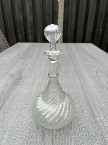 Glazen vintage karaf met leuke borrelglaasjes beschikbaar voor biedingen