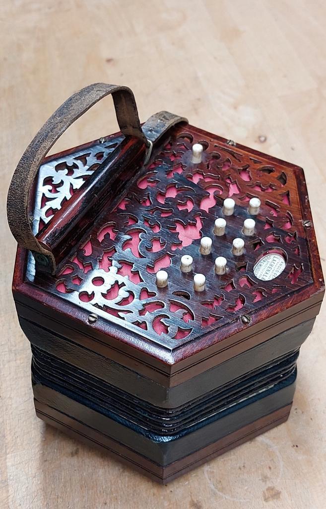 Te koop, Muziek en Instrumenten, Accordeons, 120-bas, Overige merken, Ophalen of Verzenden