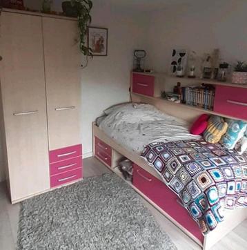 Kinderkamer set - Bed, kast en opbergruimte beschikbaar voor biedingen