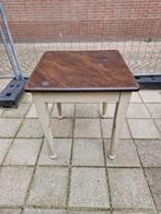 Brocante tafel met zwaar eiken tafelblad en robuuste poten, Huis en Inrichting, Tafels | Eettafels, 50 tot 100 cm, Gebruikt, Eikenhout