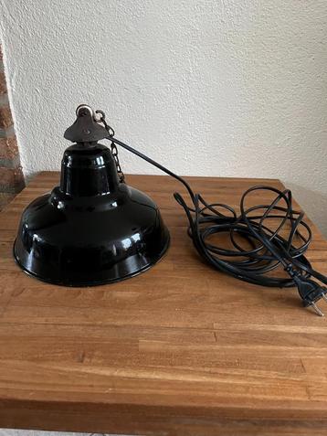 Gave vintage metalen geëmailleerde fabriekslamp , hanglamp . beschikbaar voor biedingen