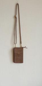 Jackie Suede Taupe. Schoudertas/telefoontasje.  20x12x4 cm, Verzenden, Nieuw, Schoudertasje