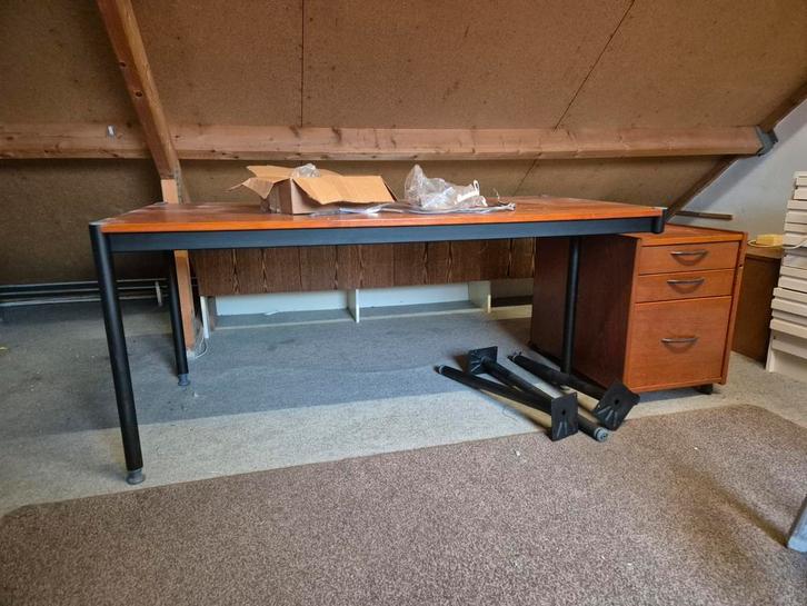 Gratis Bureau met Zijstuk en Ladekastje, Huis en Inrichting, Bureaus, Gebruikt, Bureau, Ophalen