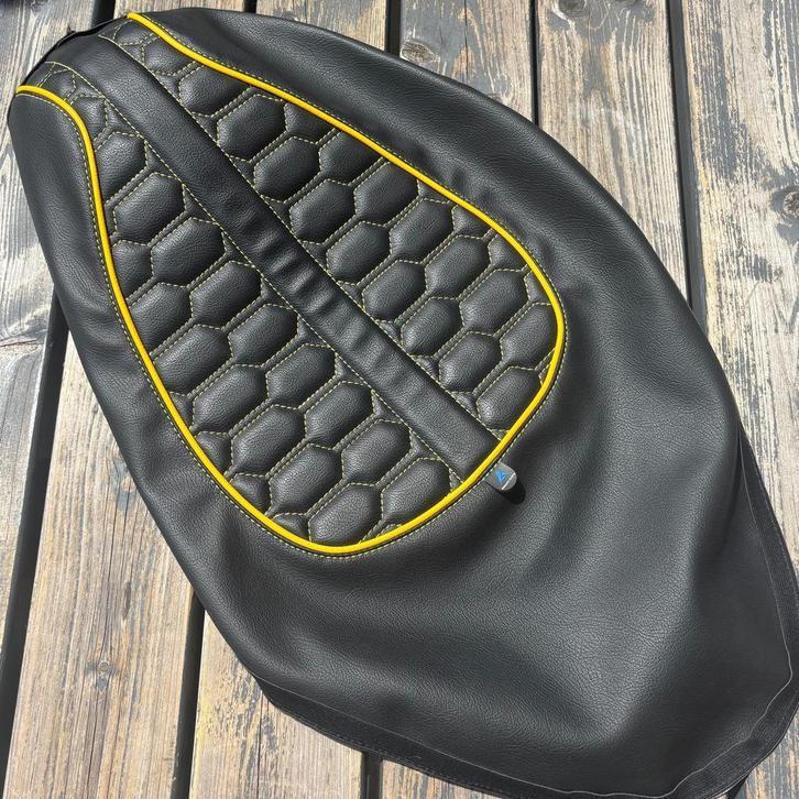 Zadelhoes Piaggio Zip geel audi rs custom buddydek, Fietsen en Brommers, Brommeronderdelen | Scooters, Nieuw, Piaggio, Ophalen of Verzenden