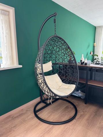 Hangstoel swing met standaard beschikbaar voor biedingen