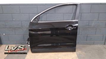 Portier 4Deurs links-voor van een Nissan Qashqai (Z11) beschikbaar voor biedingen