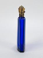 1025 - Parfumflesje met gouden dop, Antiek en Kunst, Antiek | Goud en Zilver, Ophalen of Verzenden