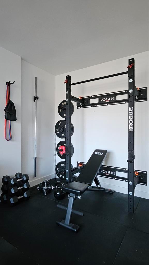 Diverse gym spullen. O.a.: RXD Bench en RXD bumper plates, Sport en Fitness, Fitnessmaterialen, Zo goed als nieuw, Halterset, Armen