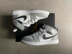 Nike Air Jordan 1 Mid Light Smoke Grey Maat 29,5, Ophalen of Verzenden