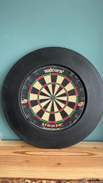 Unicorn striker dartbord + beschermring, Ophalen of Verzenden, Zo goed als nieuw, Dartbord