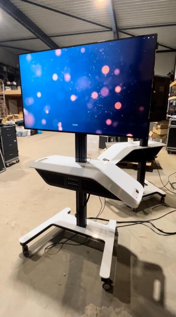 1x Samsung 55" scherm op verrijdbaar statief incl. Bose, Audio, Tv en Foto, Converters, Zo goed als nieuw, Ophalen