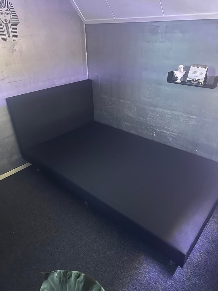 Bed 120x200 cm - Ideaal voor logeerkamer of studentenkamer, Ophalen, Gebruikt, Zwart, Twijfelaar