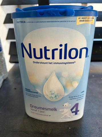2 nog dichte fles voeding (4) 2 voor 20 euro  beschikbaar voor biedingen